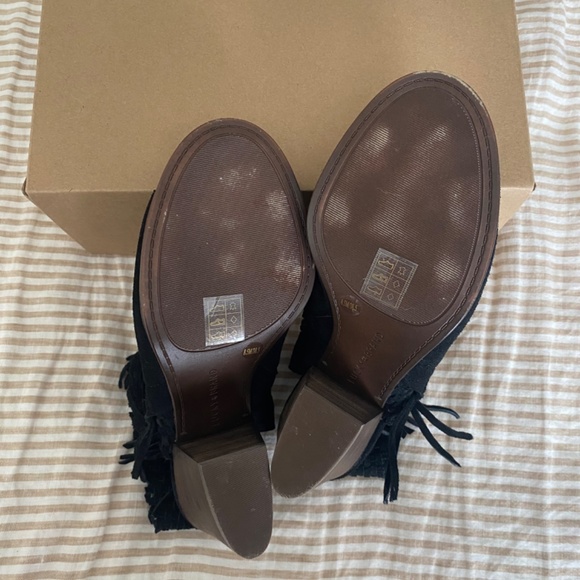 Lucky Brand Suede Fringe Boho Open Toe Stacked Block Heel Sandal Shoe Size 8.5 - Picture 5 of 8